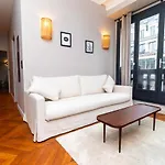 Apartment Center Of Paris By Studio Prestige